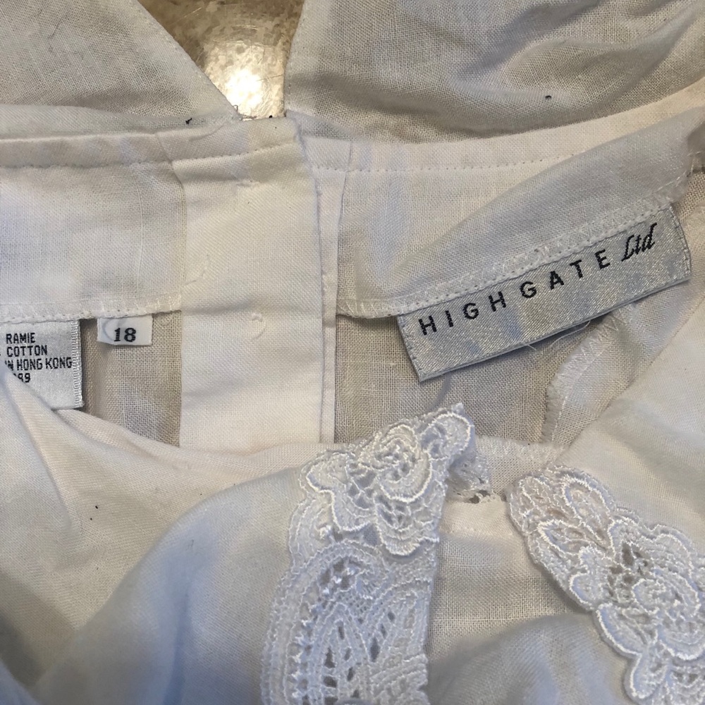 Blouse - Picture 2 of 3